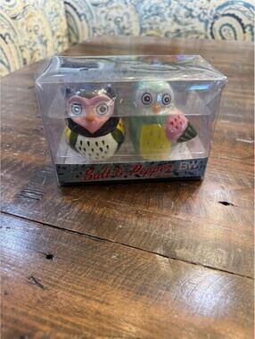 Boston Warehouse Artsy Owl Ceramic Salt and Pepper Shaker Set in Box